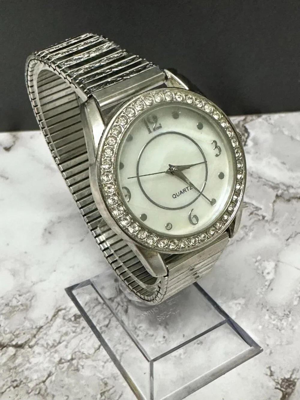 3/$30 Mother of Pearl Dial Watch Women Silver Tone Stretch Band New Battery 6.5